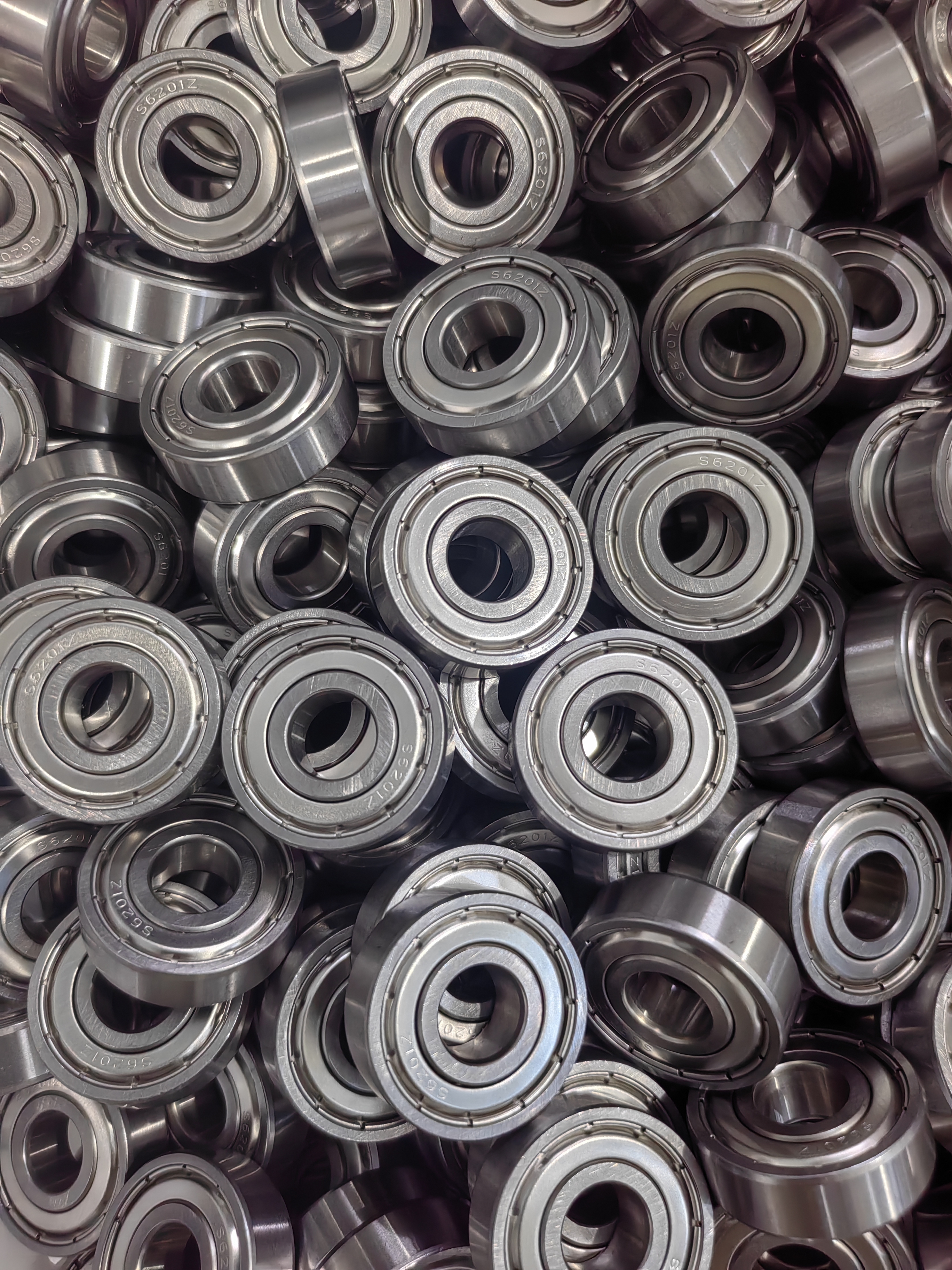 R133, R133Z, R133ZZ, R133RS, R133-2RS Inch Deep Groove Ball Bearings 3/32"​x3/16"​x3/32" (2.38x4.76x2.38mm) – Heavy-Duty Sealed Bearings for Large Motors, Pumps, Industrial Fans, Gearboxes & Machinery